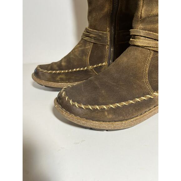 Born EUC Brown Distressed Suede Torrey Tall Moccasin Boot Size 6.5 US 37 EU - Picture 2 of 6